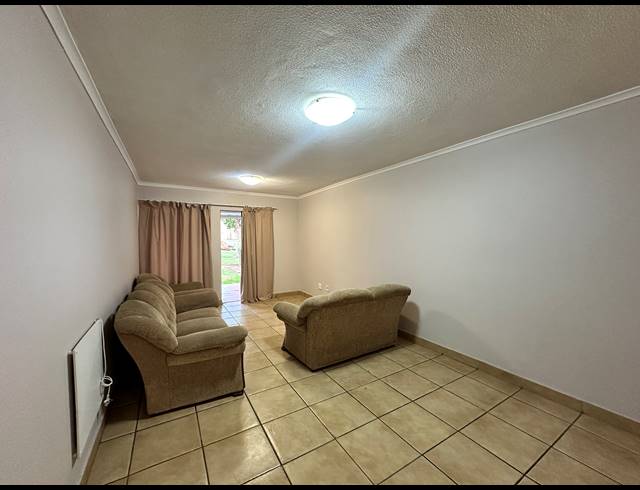 3 BEDROOM TOWNHOUSE FOR SALE IN CASTLEVIEW